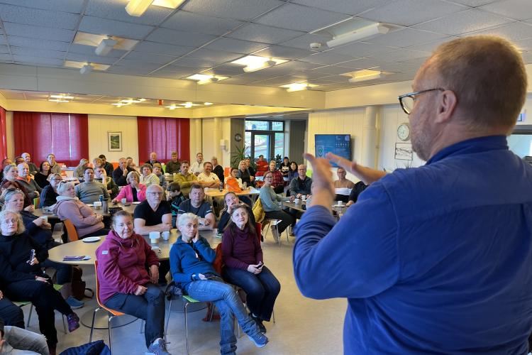 Niels Kristensen holder foredrag på Ål folkehøyskole