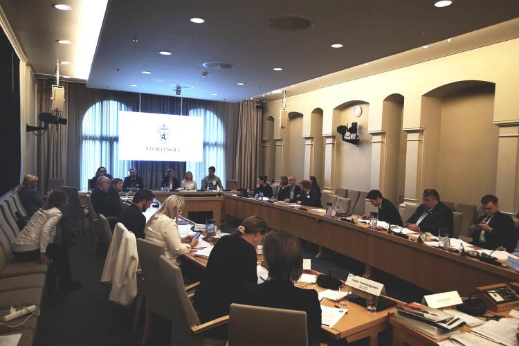 Bilde: Høringer hos Stortinget. Elisaneth og Petter var tilstede.